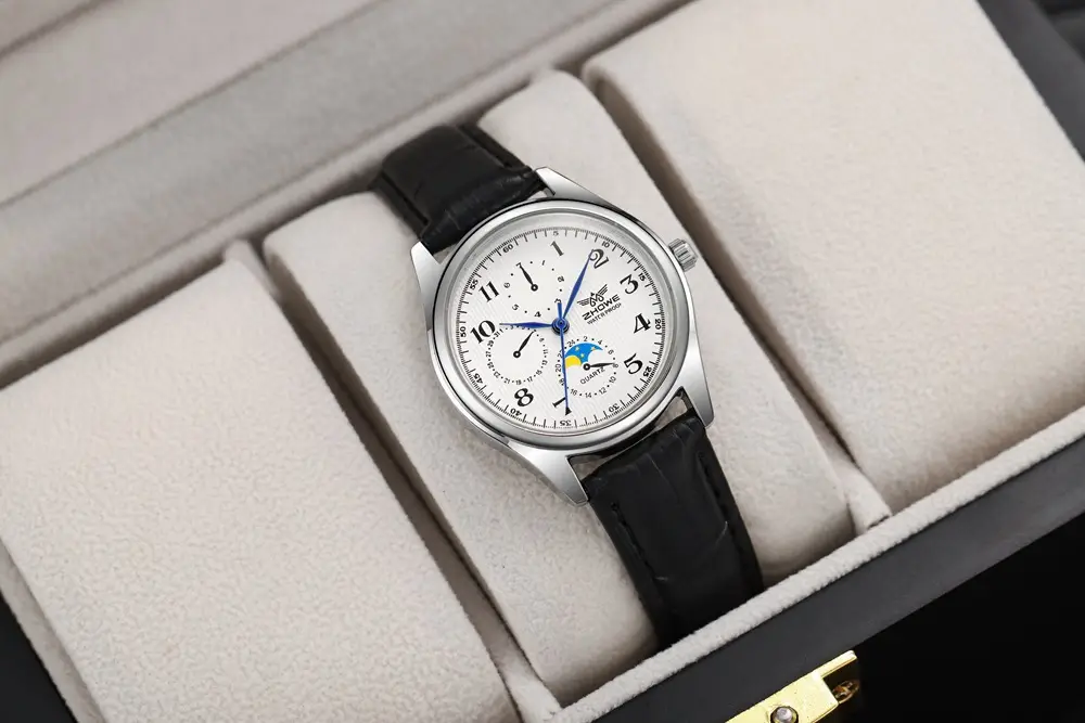 Digital All-match New Decorative Three-eye Six-pin Couple Quartz Watch — feature 21