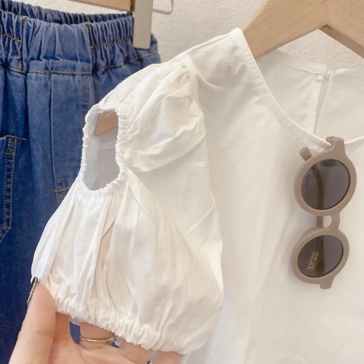 Girls Denim 3-Piece Suit Blue White Puff Sleeves — feature 5