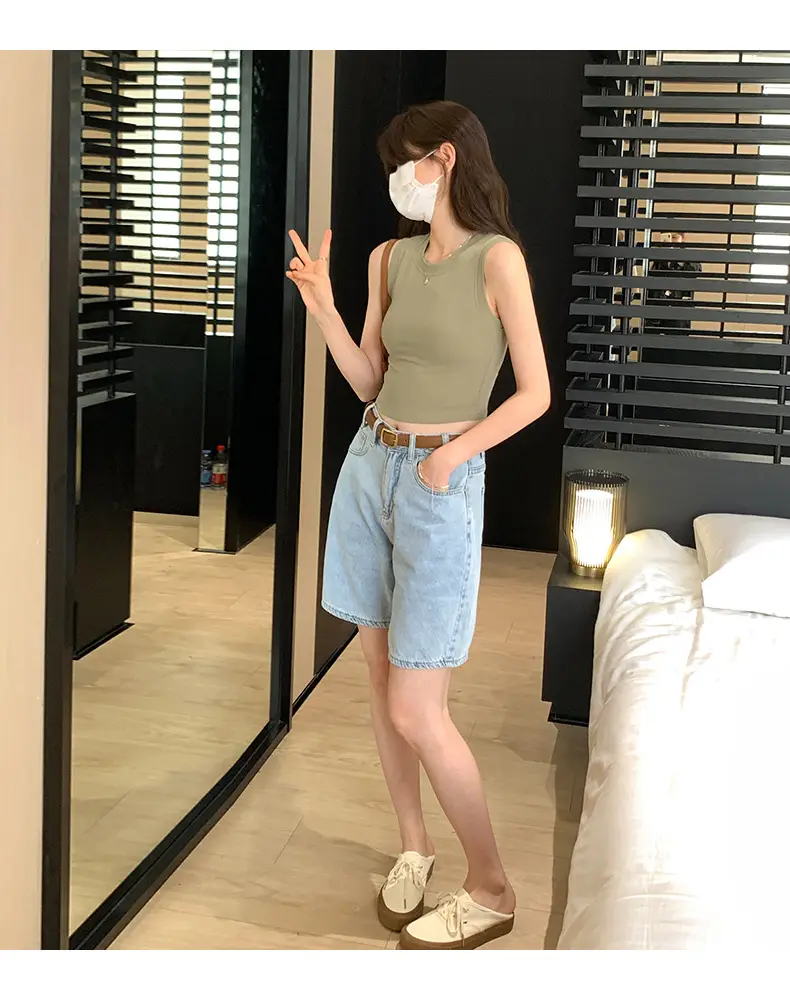 Black Sleeveless Top with Gold Necklace & Black Handbag — feature 14