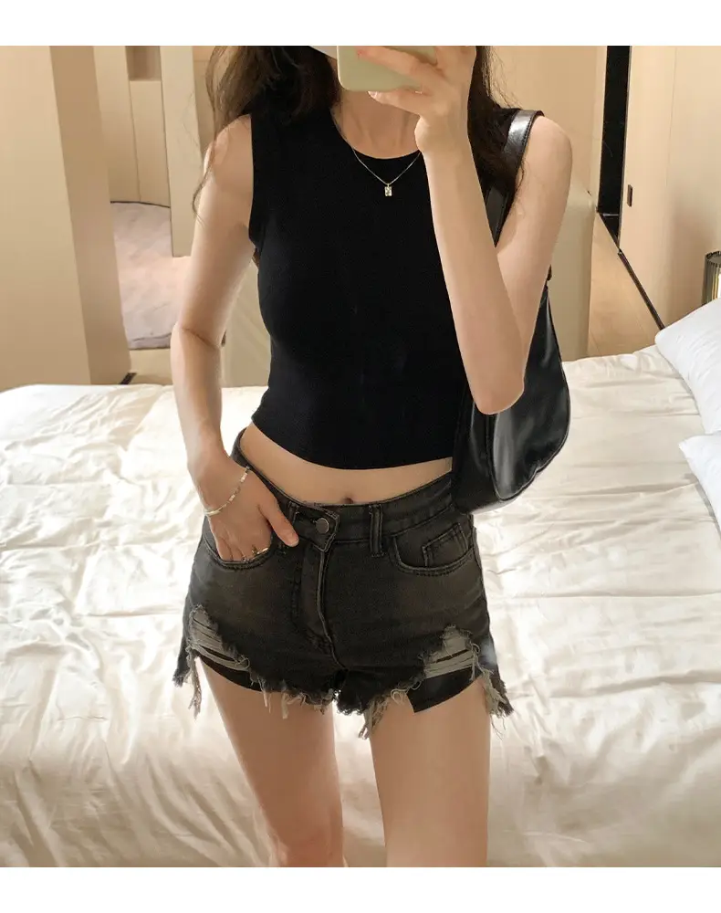 Black Sleeveless Top with Gold Necklace & Black Handbag — feature 17