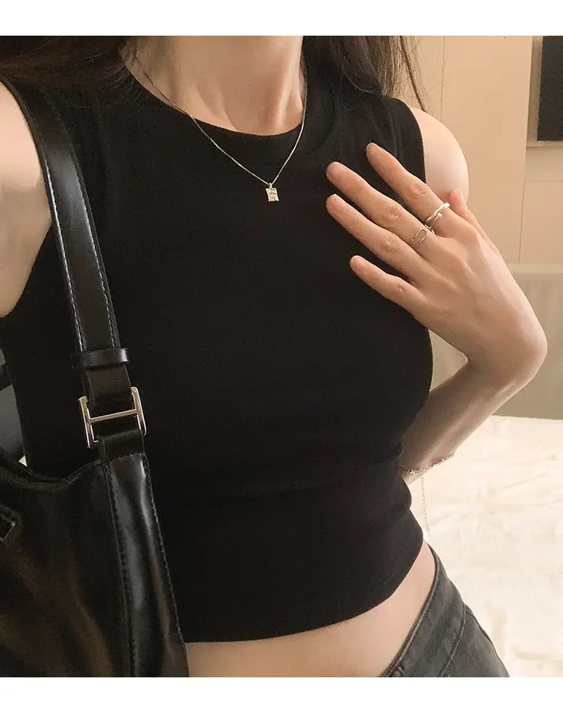Black Sleeveless Top with Gold Necklace & Black Handbag — feature 18