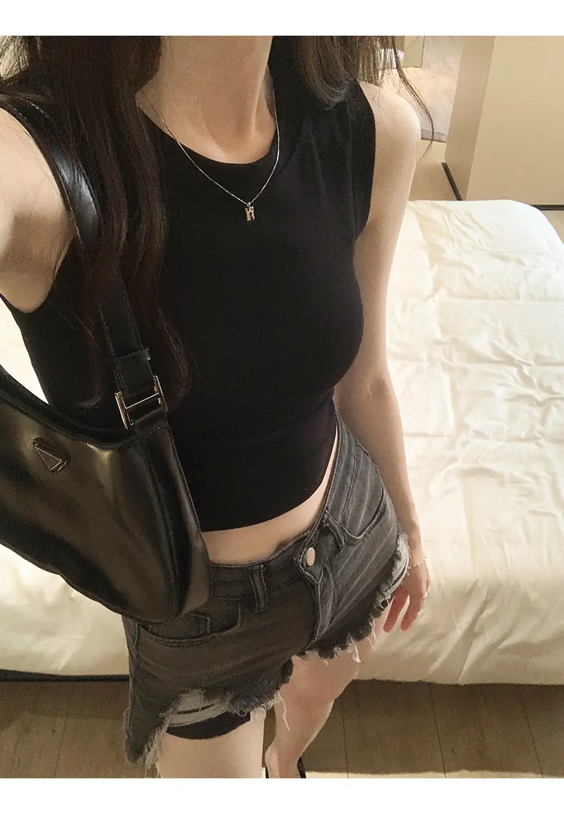 Black Sleeveless Top with Gold Necklace & Black Handbag — feature 21