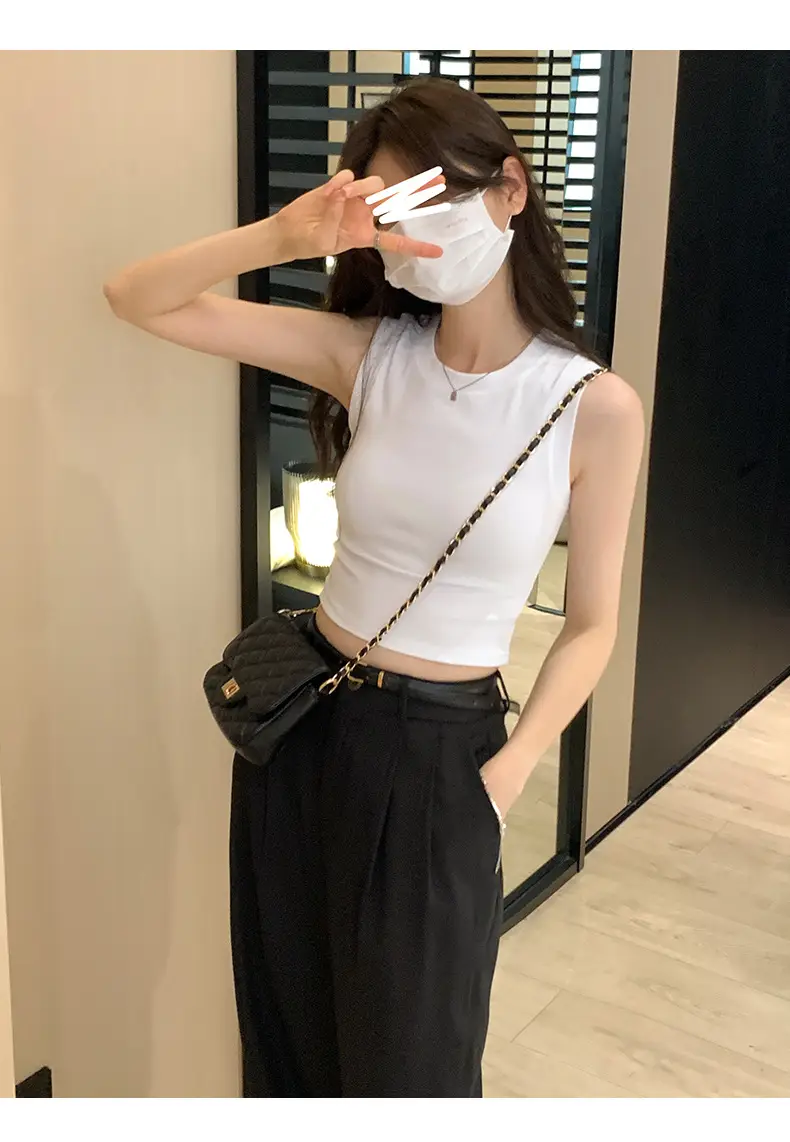 Black Sleeveless Top with Gold Necklace & Black Handbag — feature 4