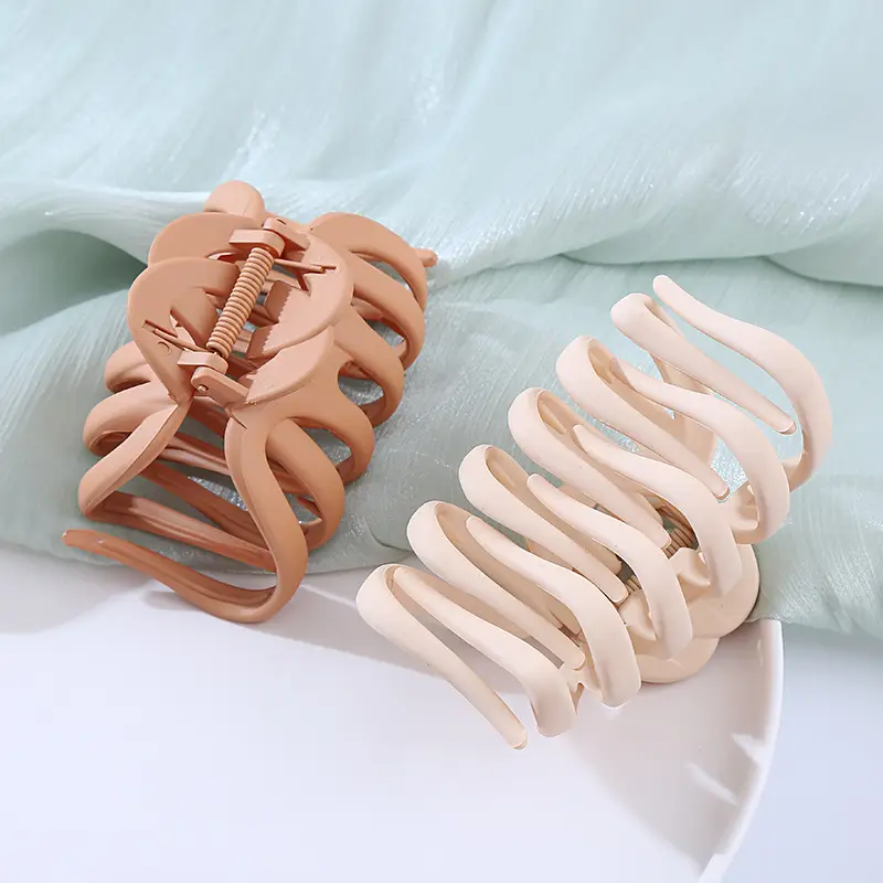 Brown Mesh Shark Hair Clip for Women — feature 7