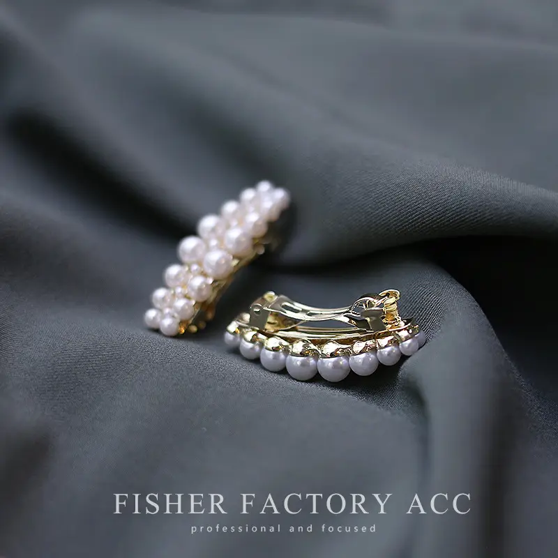 Women's Pearl Hair Clip for Spring with Side Bangs