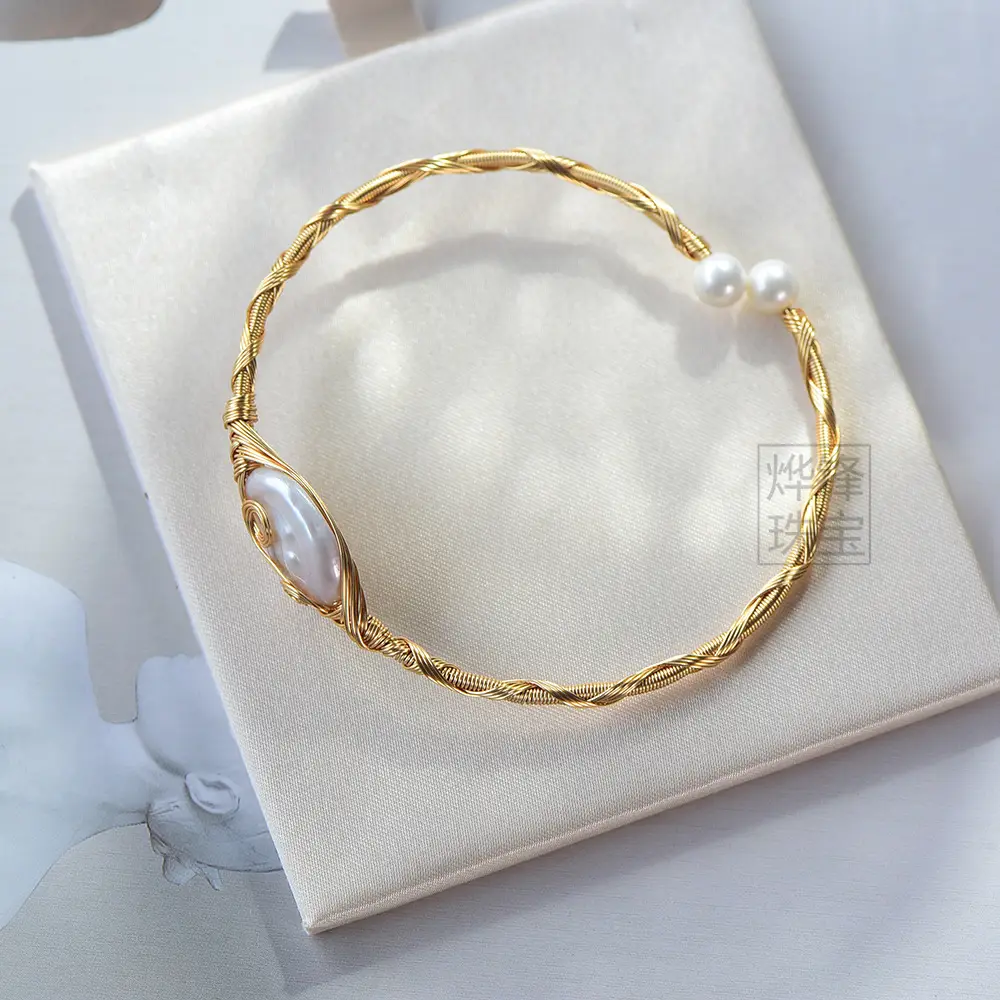 Golden Pearl Adjustable Bracelet for Women — feature 8