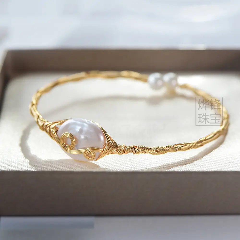 Golden Pearl Adjustable Bracelet for Women — feature 9