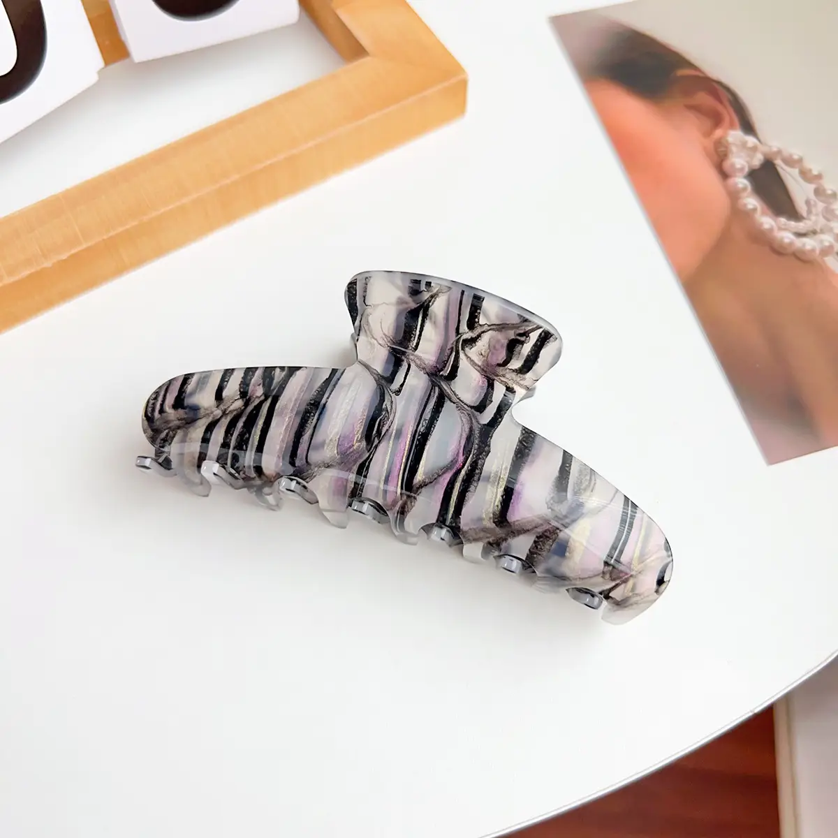 Elegant Green Shark Hair Clip for Women - Image 4
