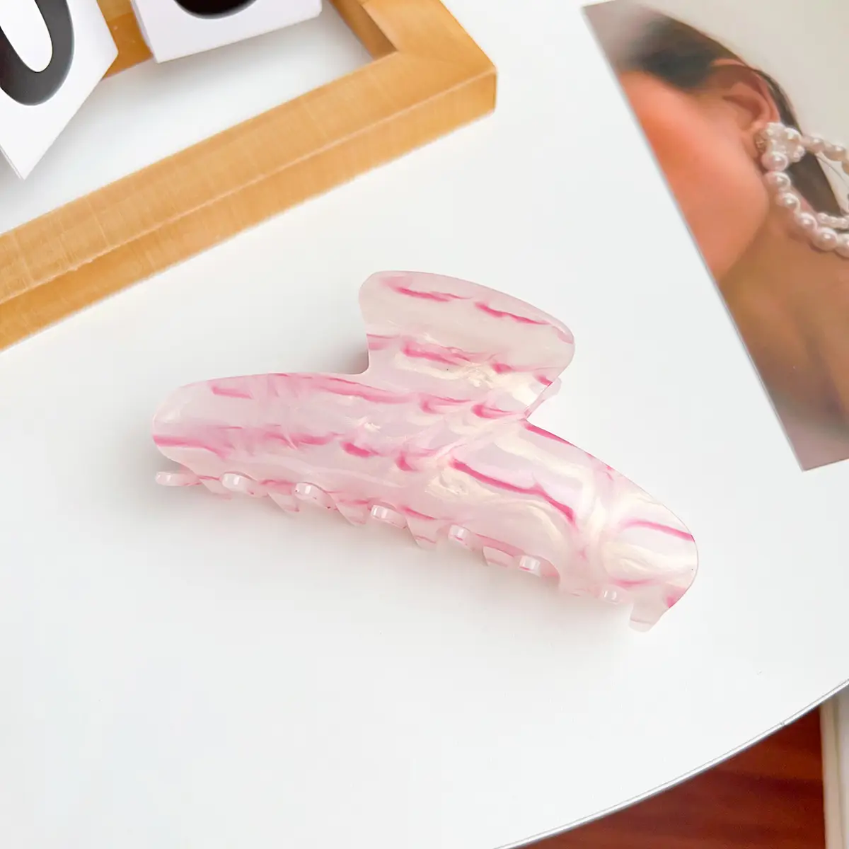 Elegant Green Shark Hair Clip for Women - Image 8