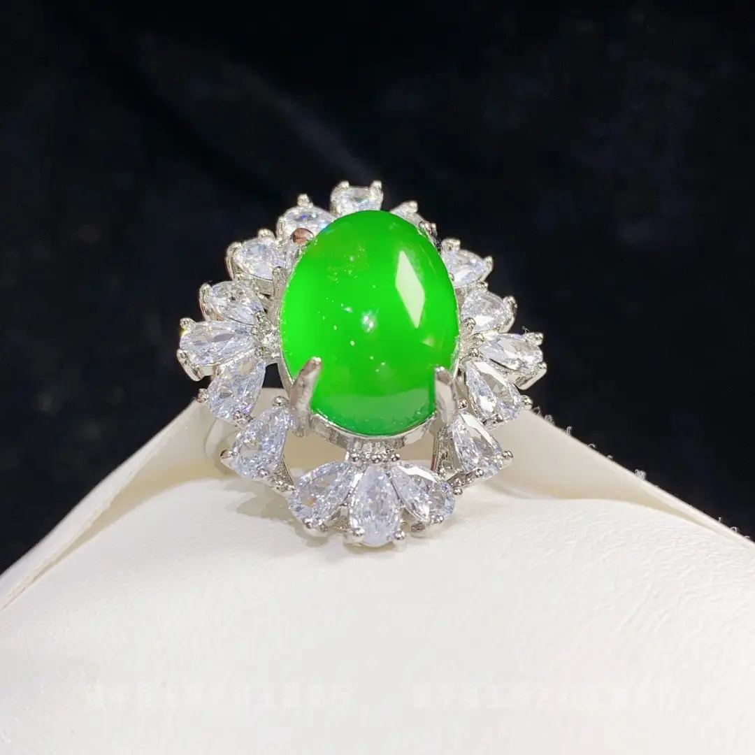 Green Chalcedony Ring with Ice Sun Design