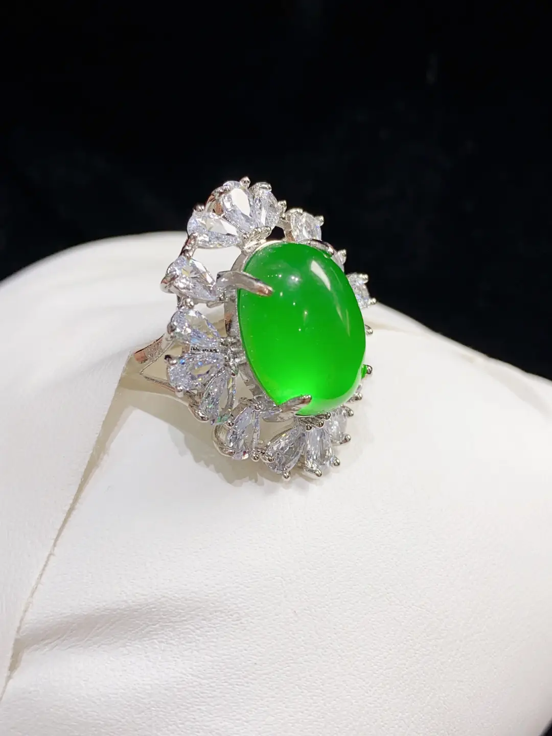 Green Chalcedony Ring with Ice Sun Design — feature 14