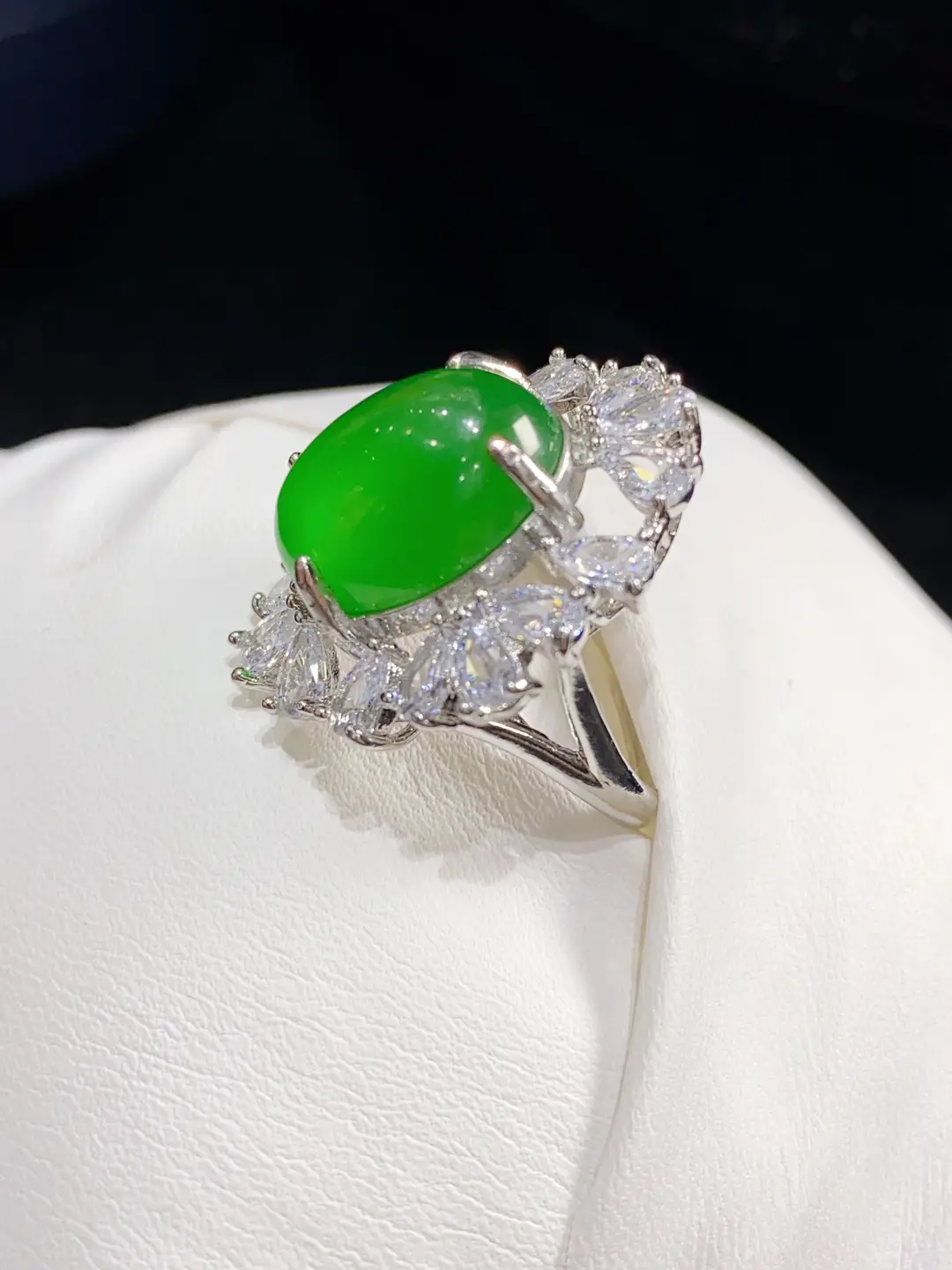 Green Chalcedony Ring with Ice Sun Design — feature 17