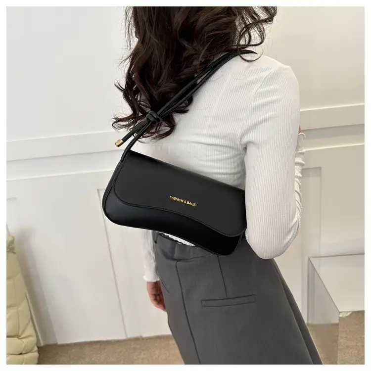 Green Women's Crossbody Bag 2023 Spring — feature 17