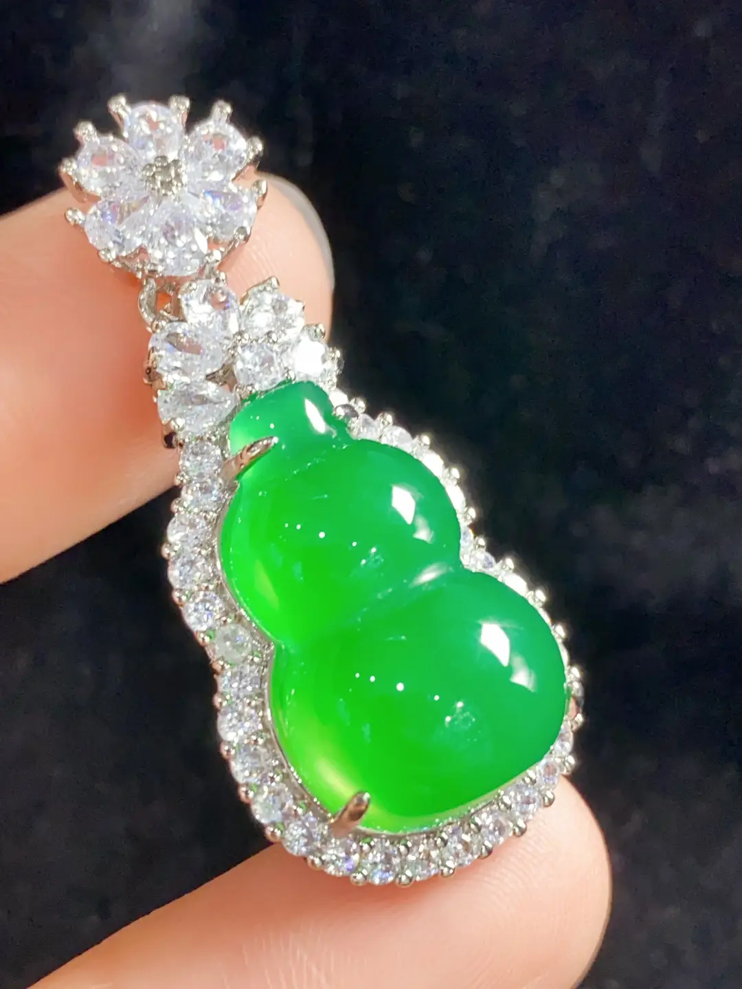 Yang Green Chalcedony Gourd Necklace with Crystal Accents — feature 5