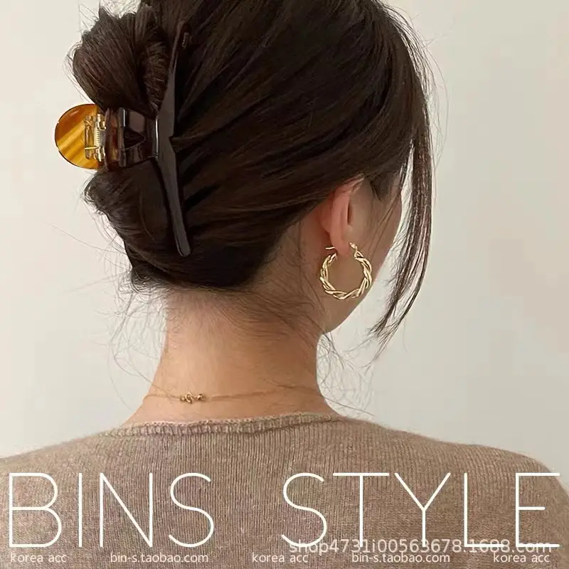 Elegant Acetic Acid Hair Clip for Women Medium Size — feature 3