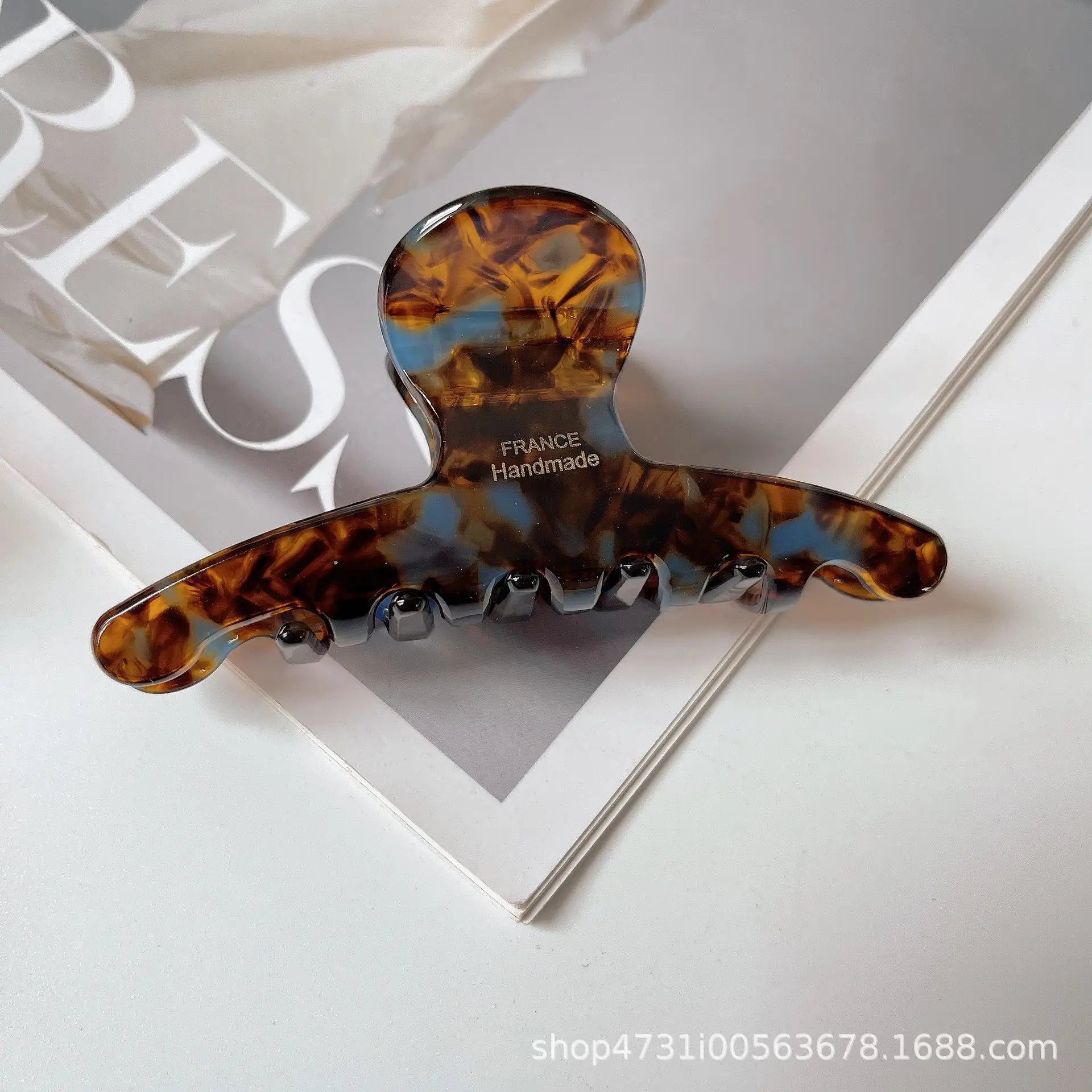 Elegant Acetic Acid Hair Clip for Women Medium Size — feature 6