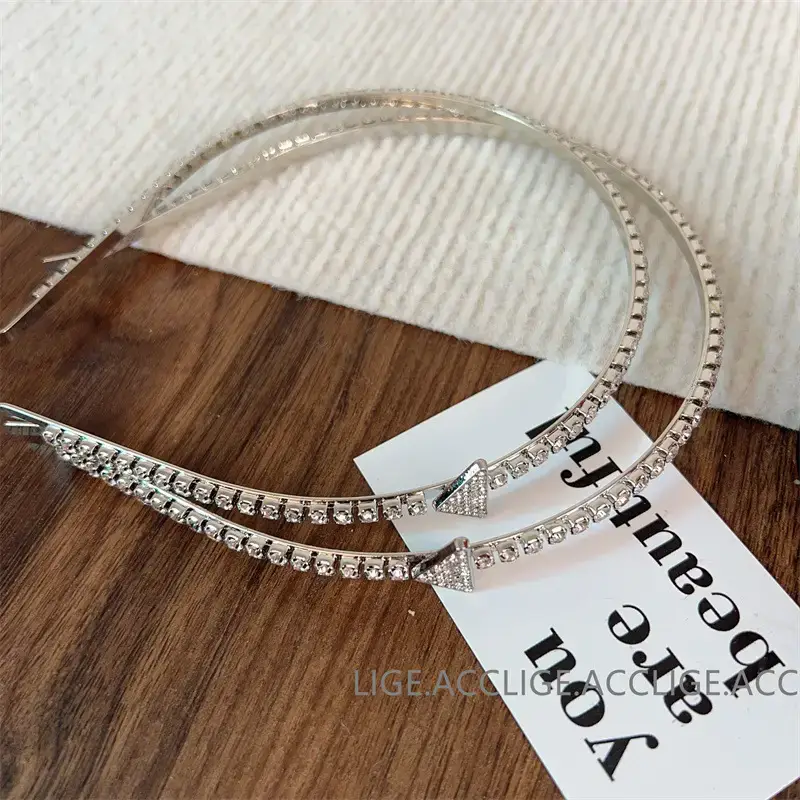 High-end Flash Diamond Triangle Headband for Women - Image 5