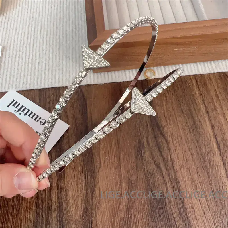 High-end Flash Diamond Triangle Headband for Women — feature 2