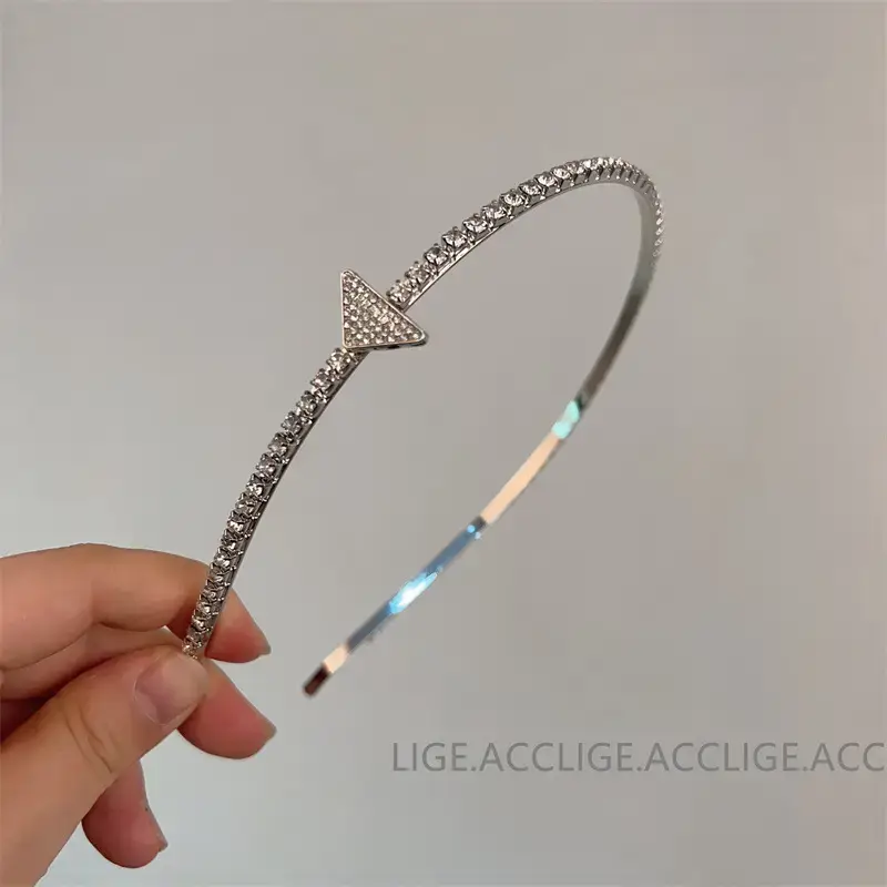 High-end Flash Diamond Triangle Headband for Women — feature 4