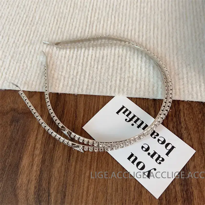 High-end Flash Diamond Triangle Headband for Women — feature 6