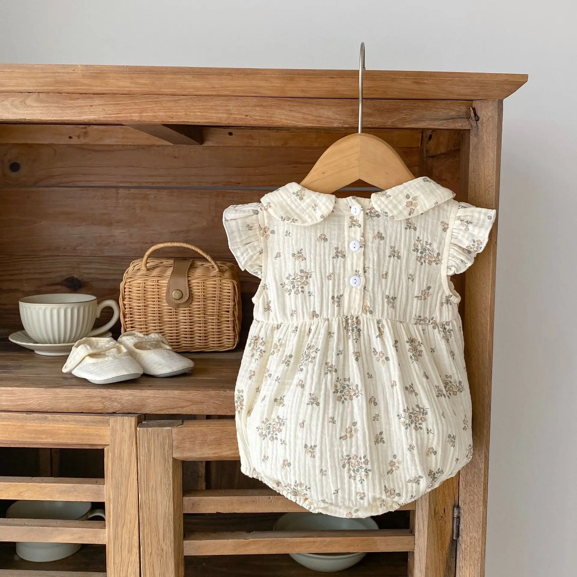 Baby Girl Siamese Floral Collar Dress with Flying Sleeve — feature 5