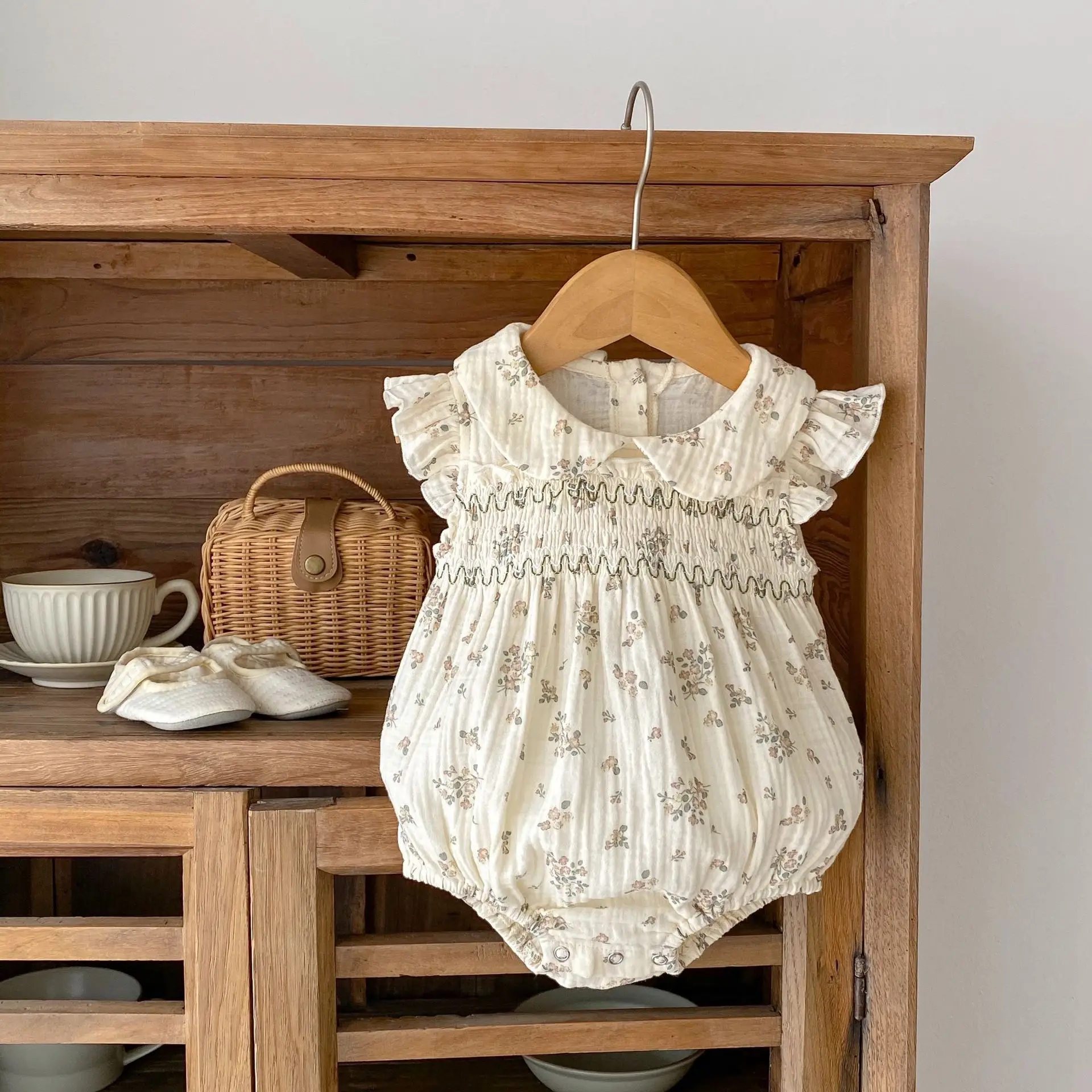 Baby Girl Siamese Floral Collar Dress with Flying Sleeve — feature 6