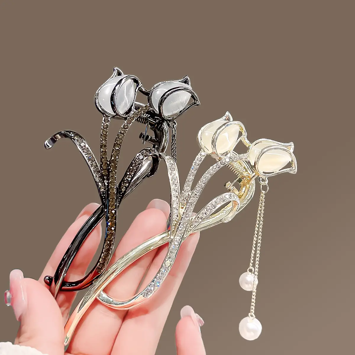 Elegant Cat's Eye Tulip Hairpin Clip with Pearl Drop — feature 1