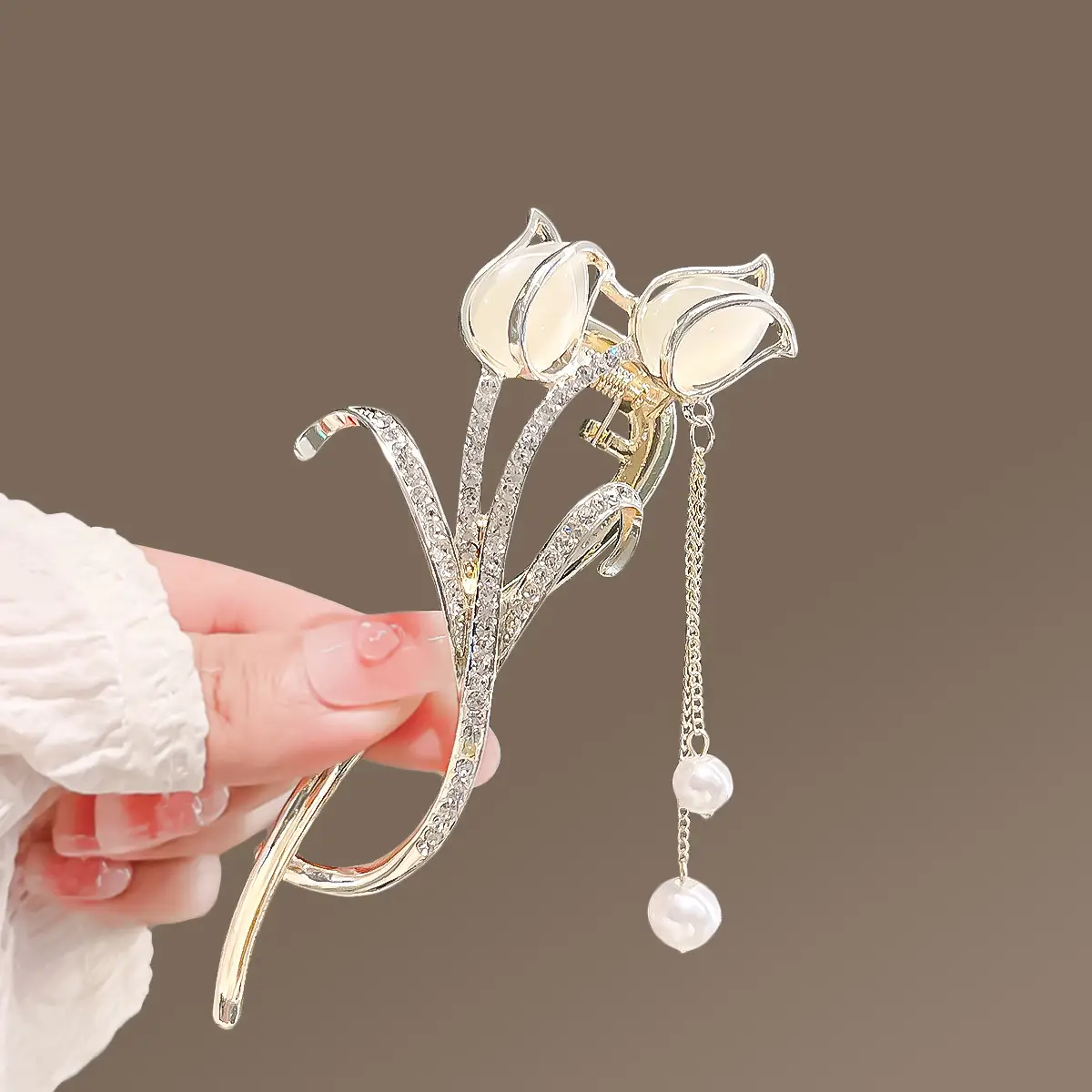Elegant Cat's Eye Tulip Hairpin Clip with Pearl Drop — feature 3