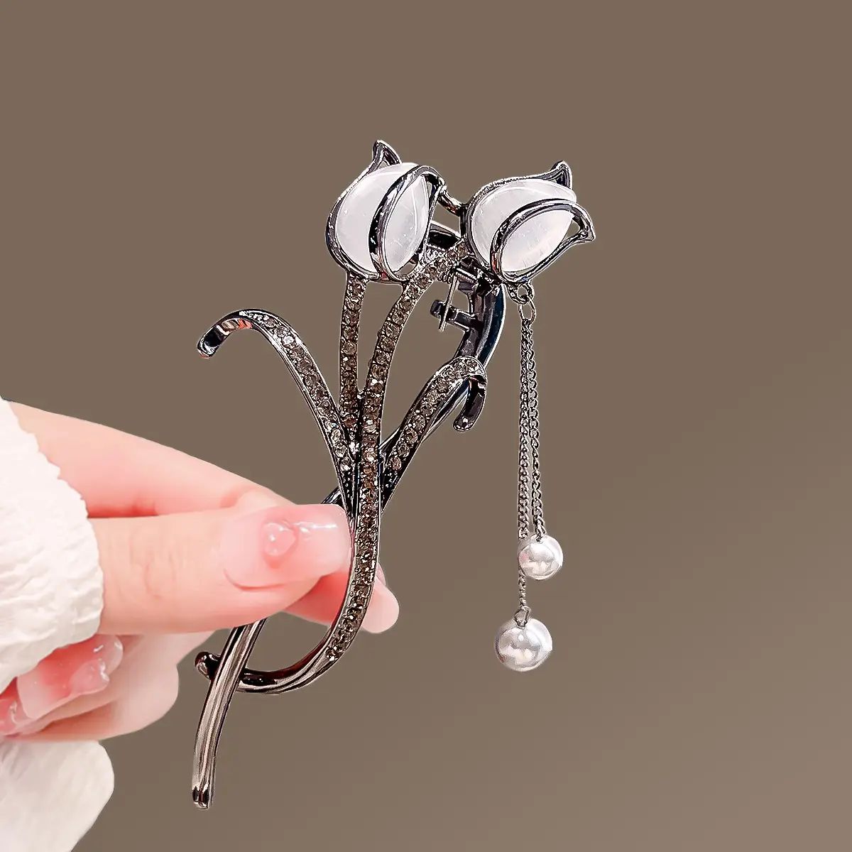 Elegant Cat's Eye Tulip Hairpin Clip with Pearl Drop — feature 4