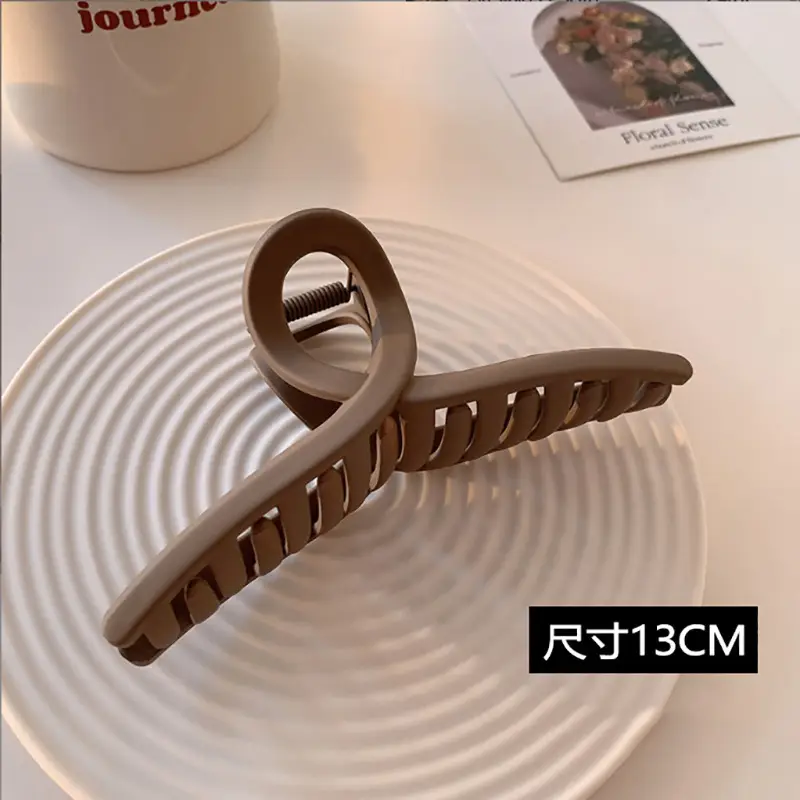 Oversized Black Frosted Shark Hairpin for Women 13cm — feature 10