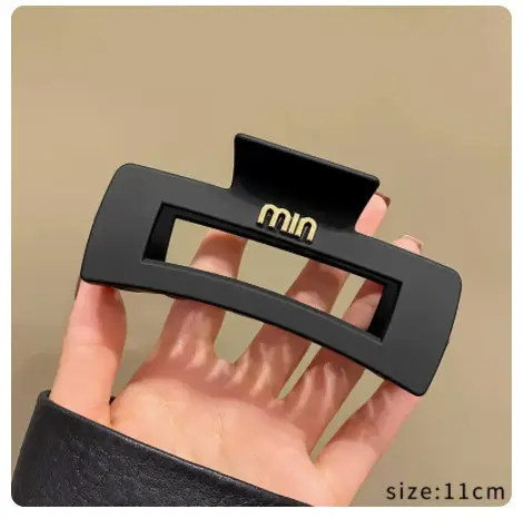 Oversized Black Frosted Shark Hairpin for Women 13cm - Image 3