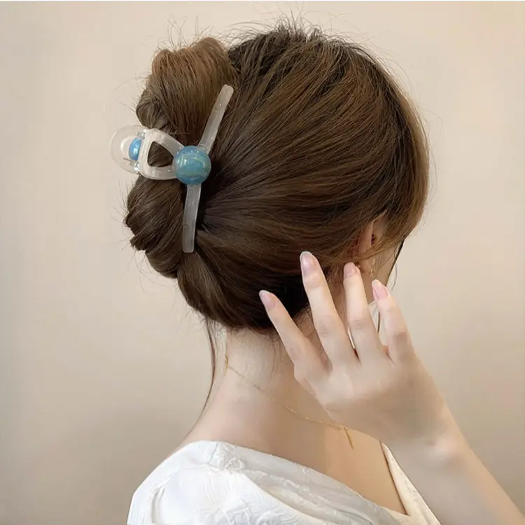 Oversized Black Frosted Shark Hairpin for Women 13cm - Image 30