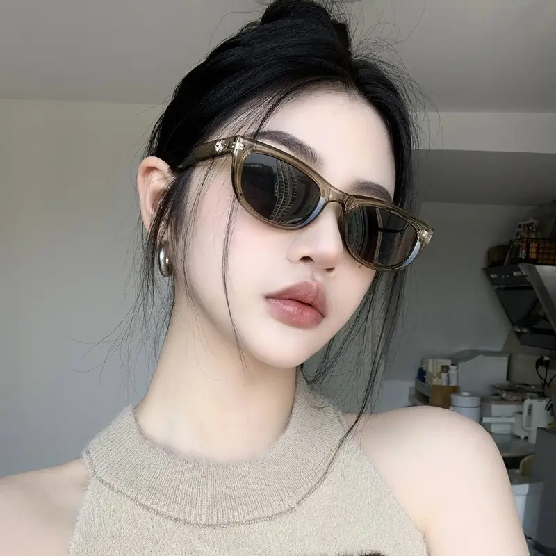 Women's European Cat Eye Glasses with Dark Sillars