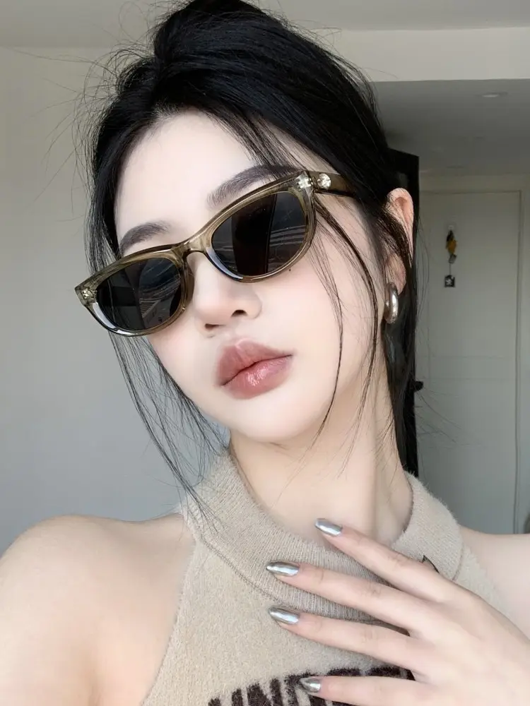 Women's European Cat Eye Glasses with Dark Sillars — feature 2