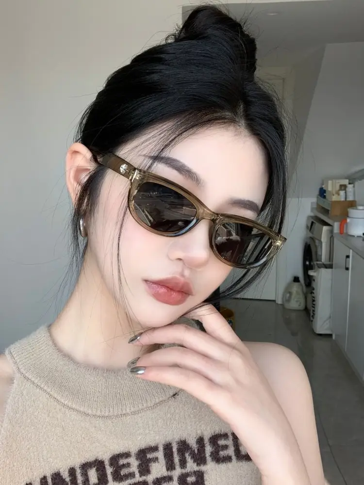 Women's European Cat Eye Glasses with Dark Sillars — feature 4