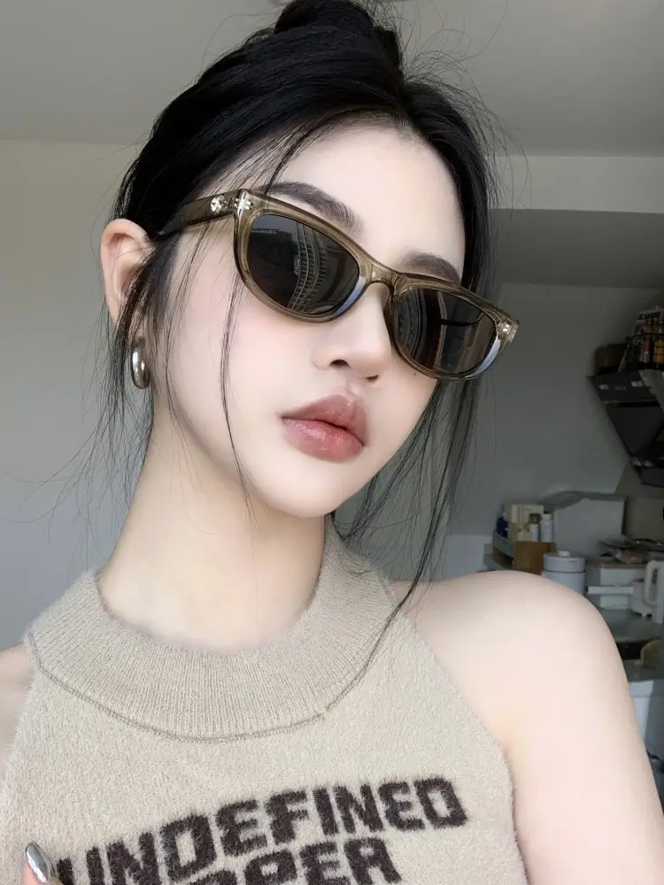 Women's European Cat Eye Glasses with Dark Sillars — feature 6