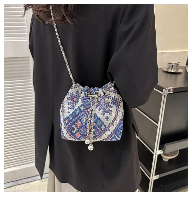 Women's Blue White Chain Crossbody Bag 2023 Spring Summer — feature 15