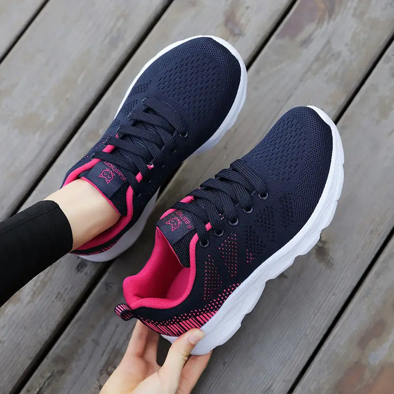 2025 Autumn New Women's Shoes Soft Sole Walking Shoes Plaid Mom's Shoes Foreign Trade Cross-Border Travel Sports Shoes Dropshipping - Image 5
