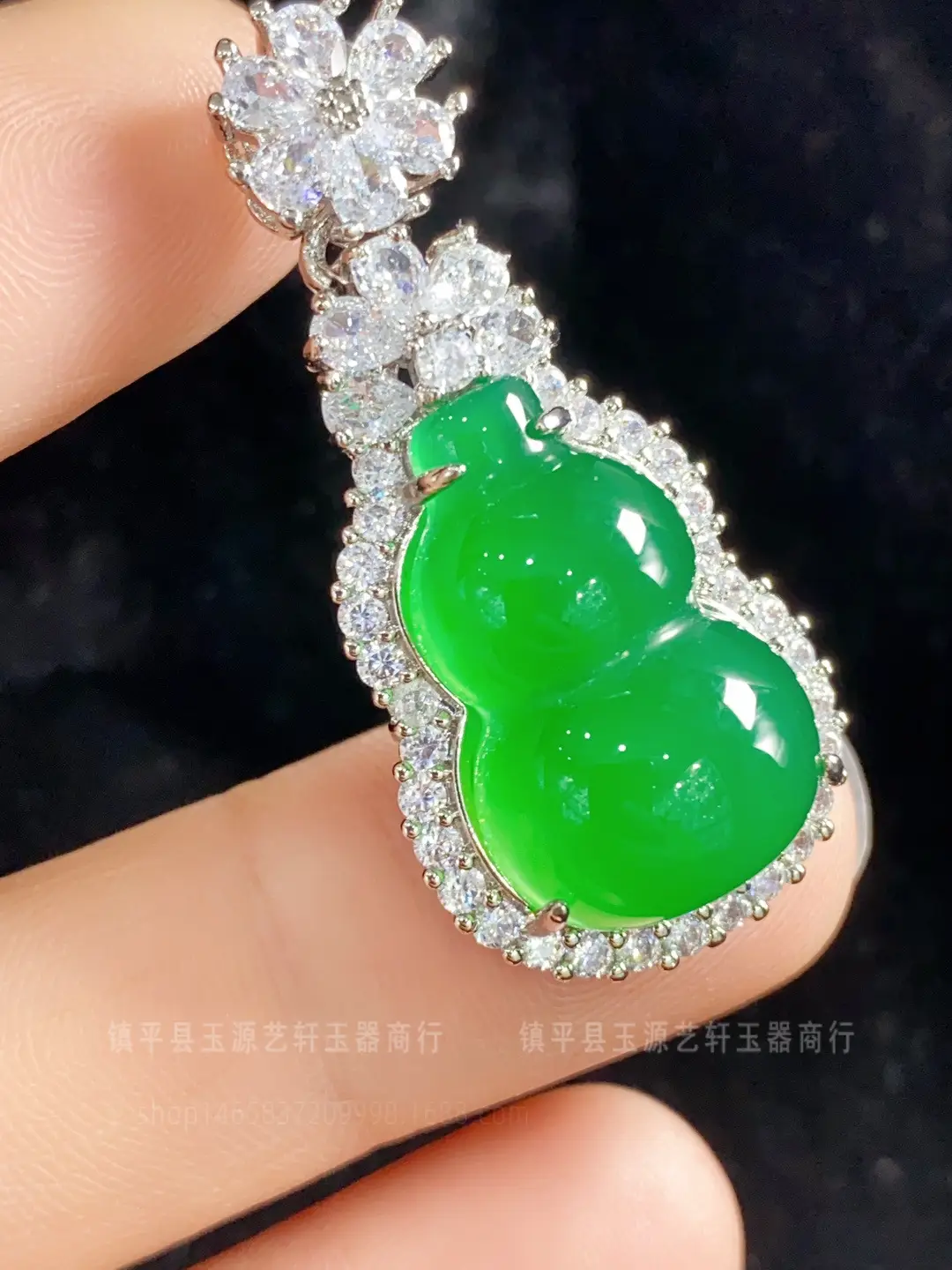 Yang Green Gourd Pendant with Electroplated Platinum - Image 3