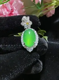Yang Green Gourd Pendant with Electroplated Platinum — feature 10