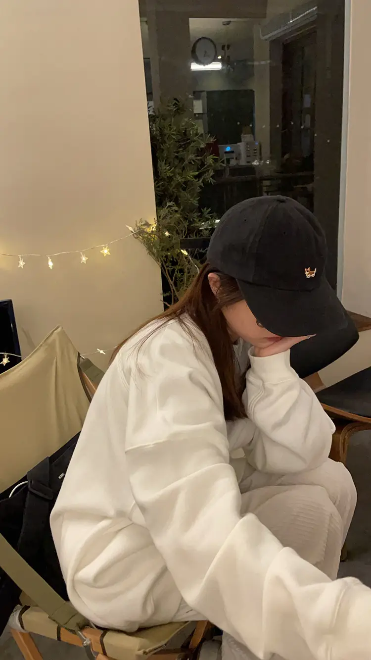 Women's Korean-style Baseball Cap with Embroidered Design — feature 10