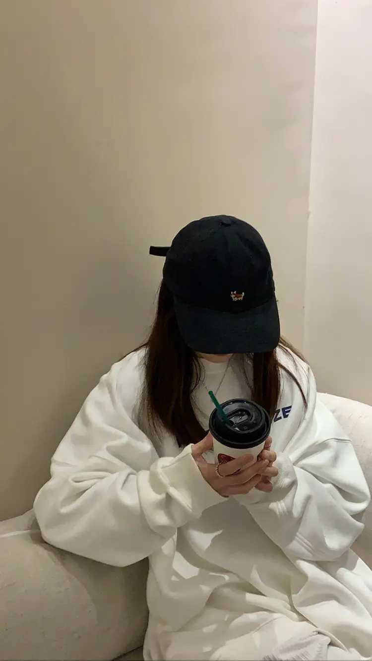 Women's Korean-style Baseball Cap with Embroidered Design — feature 11