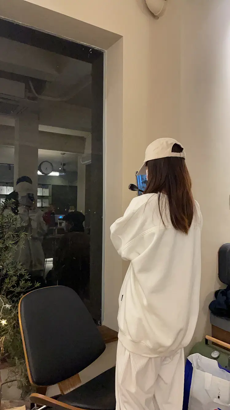 Women's Korean-style Baseball Cap with Embroidered Design — feature 18