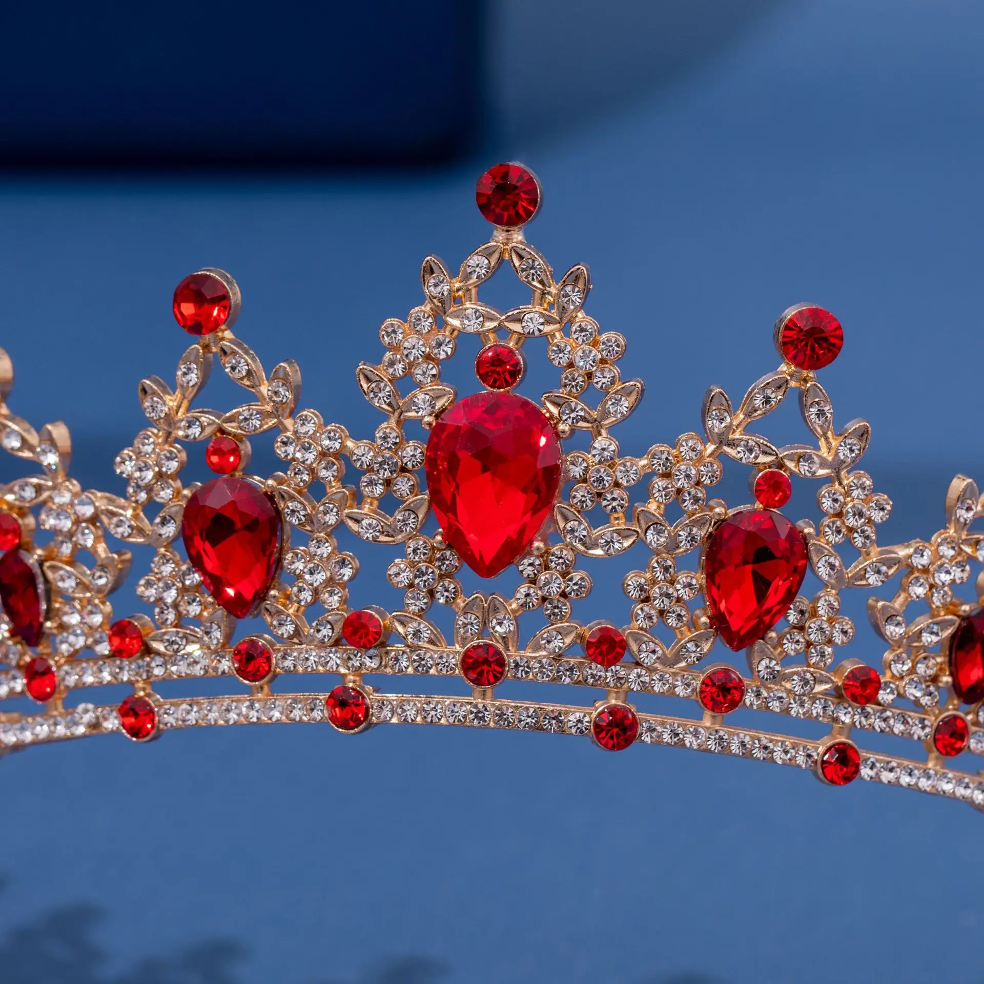 European Bridal Crown Full of Diamonds Hair Accessory — feature 2