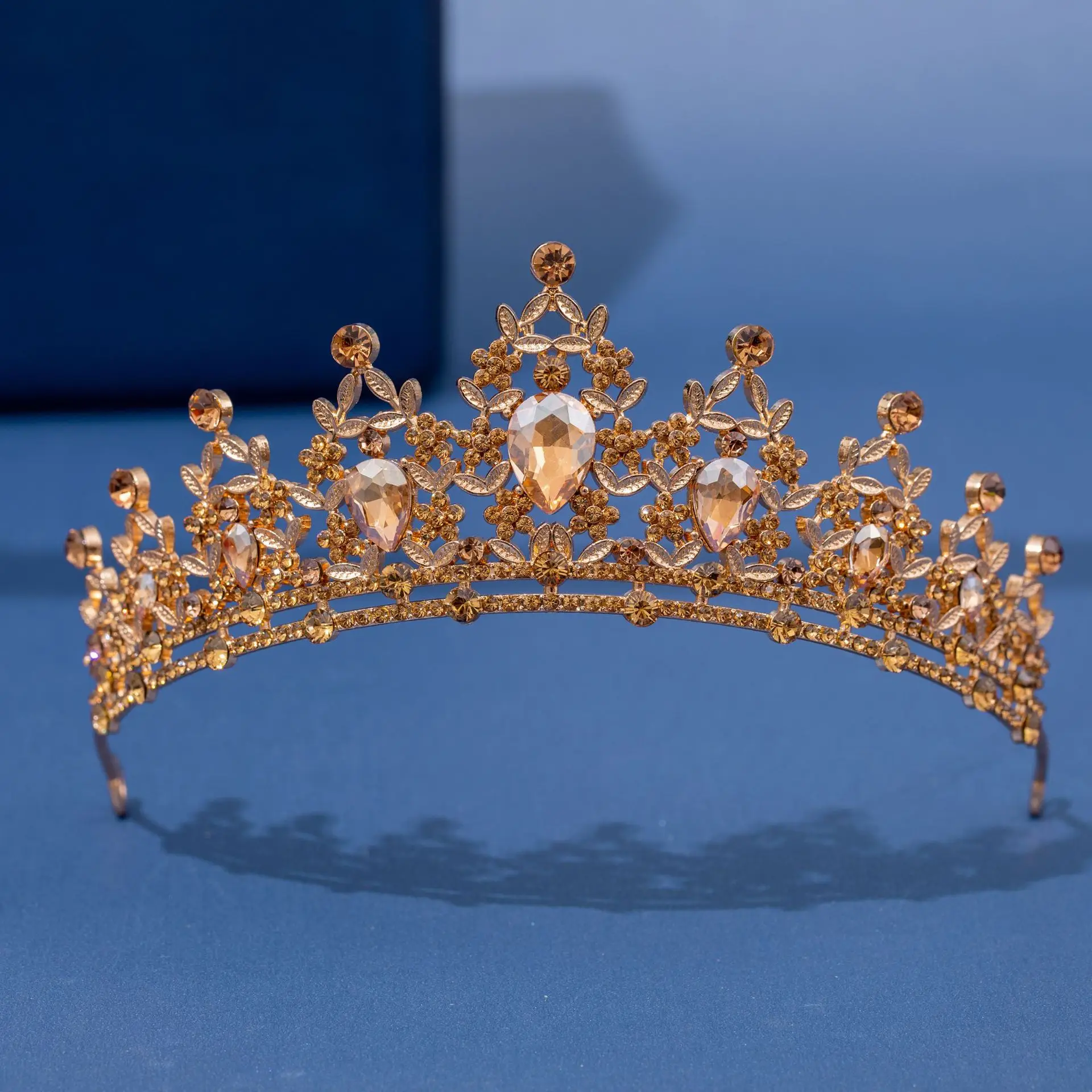 European Bridal Crown Full of Diamonds Hair Accessory — feature 6