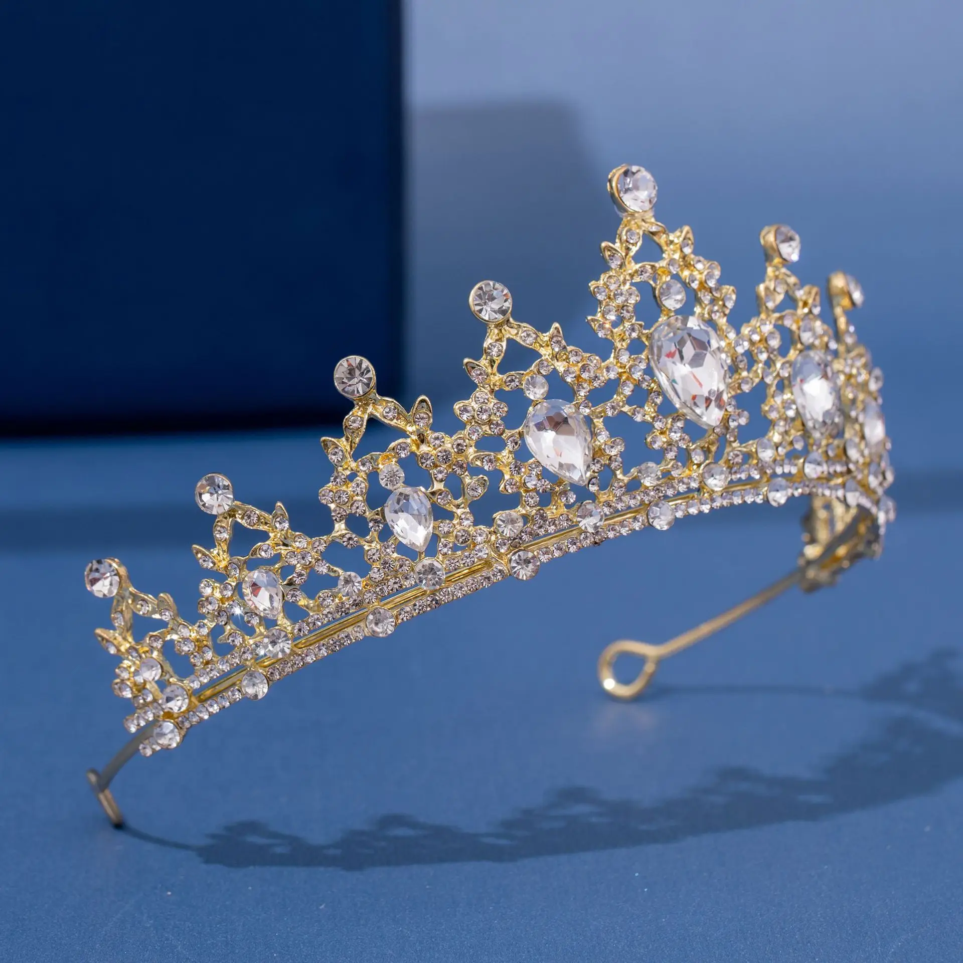 European Bridal Crown Full of Diamonds Hair Accessory — feature 8