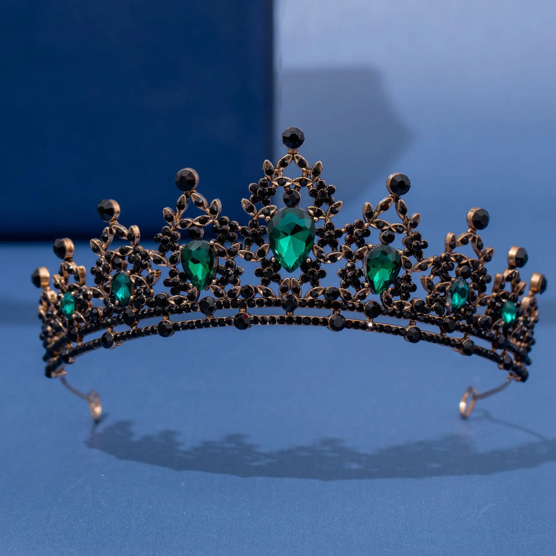 European Bridal Crown Full of Diamonds Hair Accessory — feature 9
