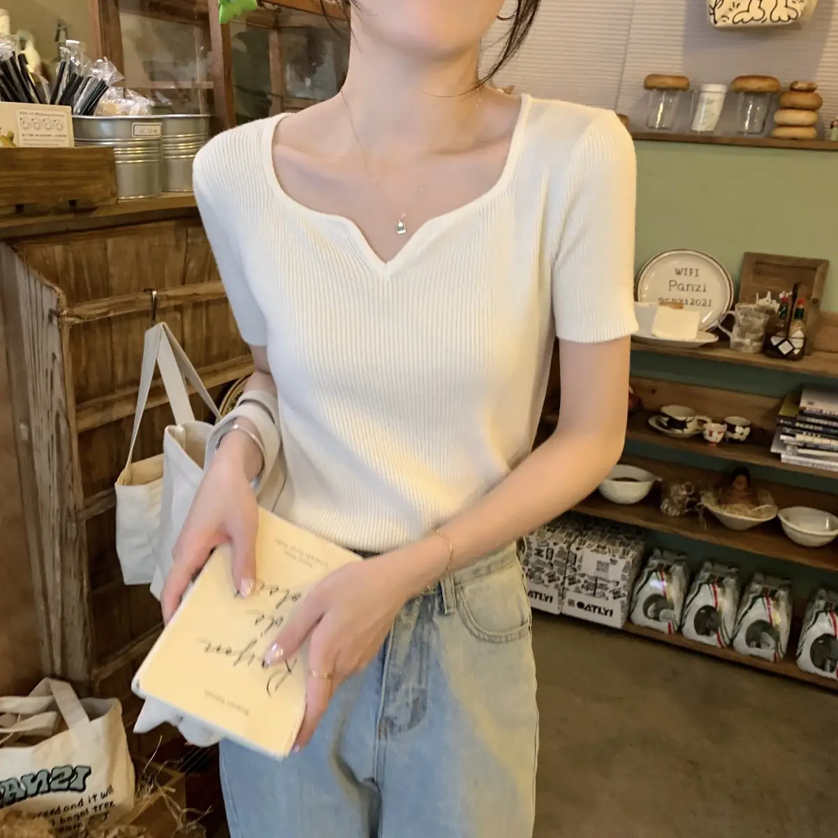 French Style Knit V-Neck T-Shirt Women — feature 1