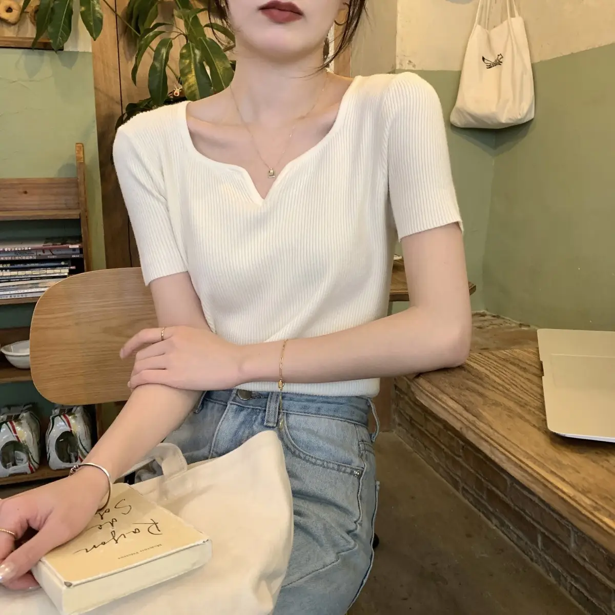 French Style Knit V-Neck T-Shirt Women — feature 4
