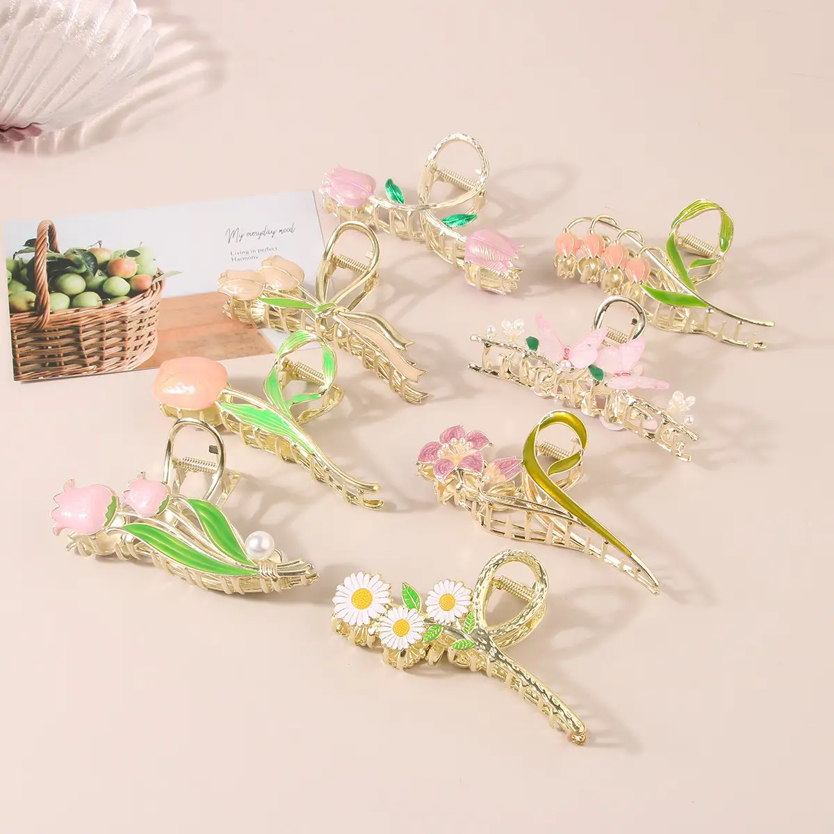 Guanyang Alloy Tulip Hair Clip with Pearl & Green Accents — feature 2